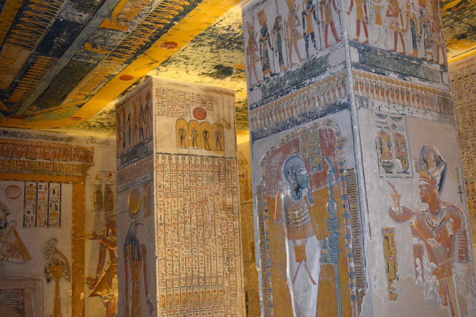 Visit the Valley of the kings in Luxor with best guide