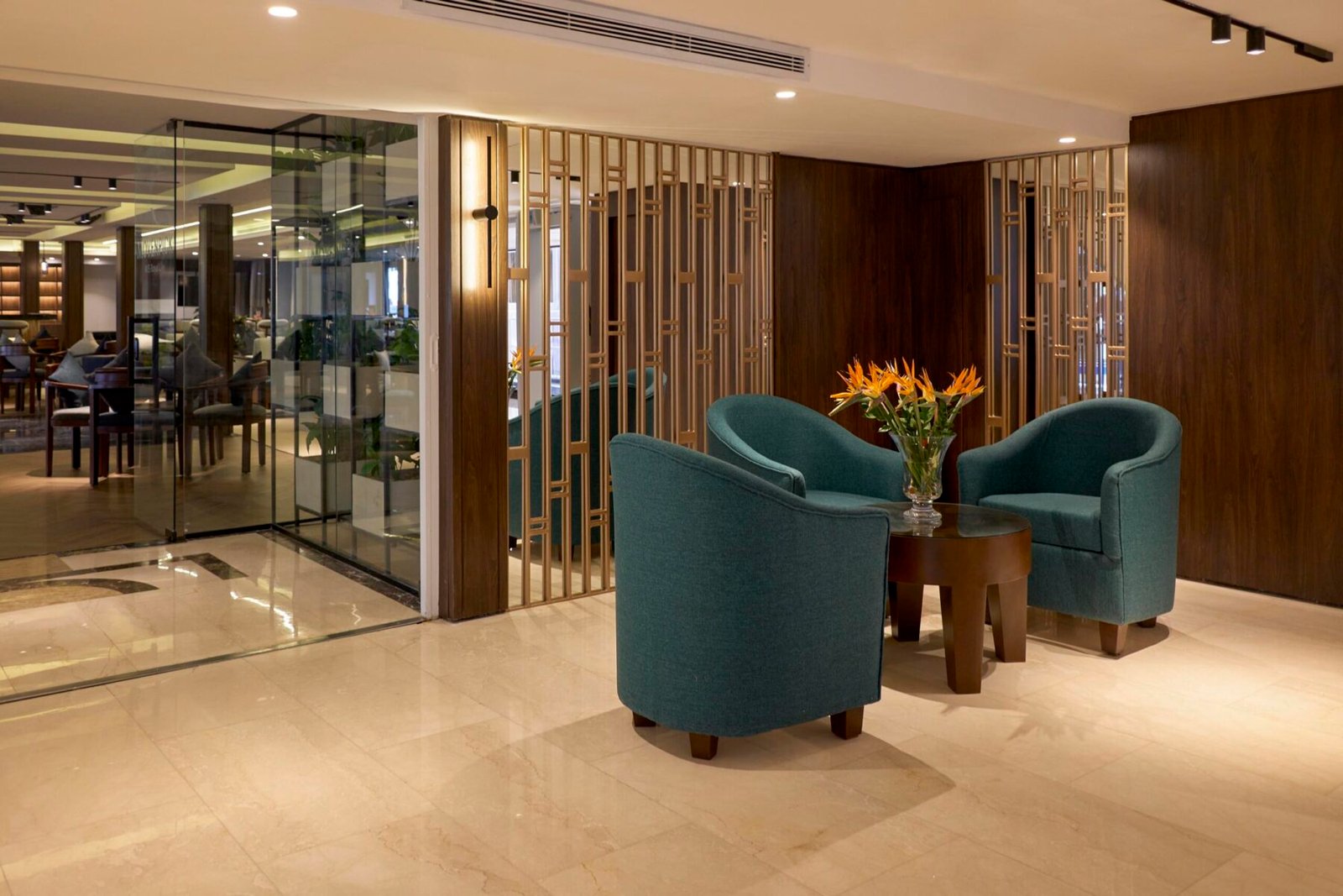 Get the best price for Booking Movenpick Royal Lily, as you can enjoy with facilites onboard