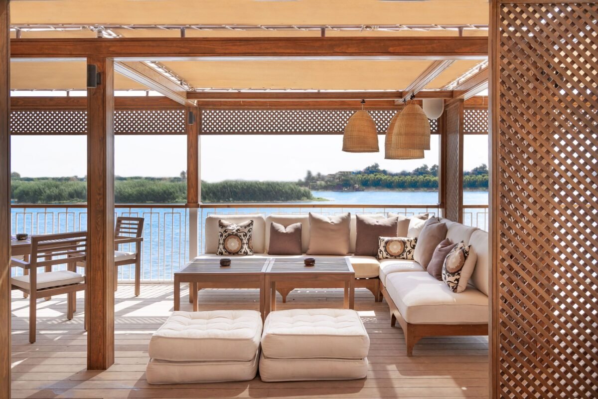 Upper Deck Lounge 2 Viceroy scaled