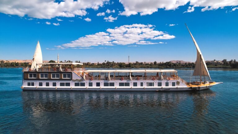 The modern small cruise in the Nile with Swan