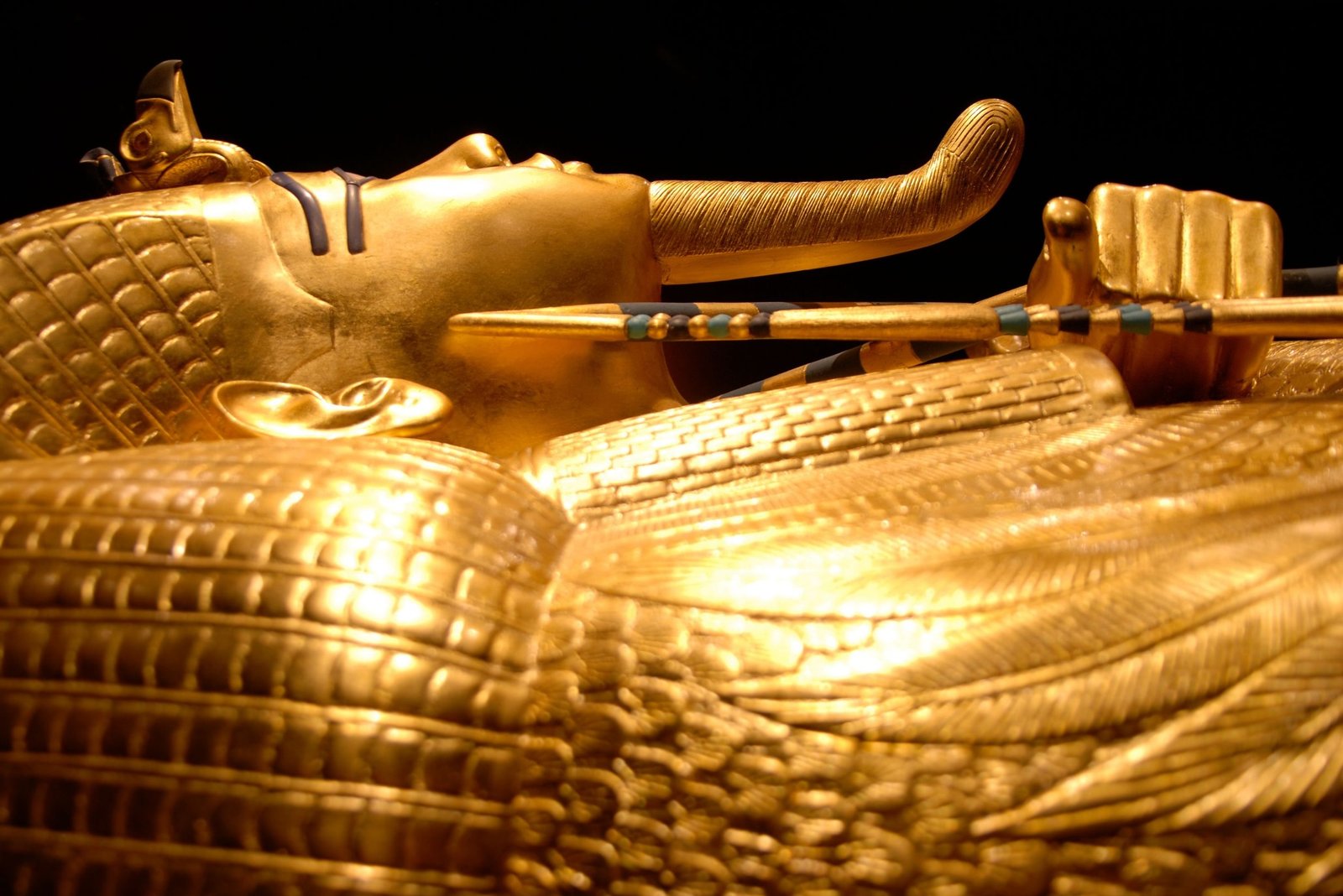 King Tutankhamun's famous golden mask is a symbol of Egypt's long history and timeless beauty. He was one of the most famous pharaohs of ancient Egypt. A trip to see King Tut's treasures is one of the best things to do in Egypt. It gives visitors a deep connection to the interesting world of the pharaohs, museums, and archaeological wonders.