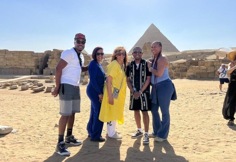 Martin Lawrence stand front of Giza Pyramids and Sphinx